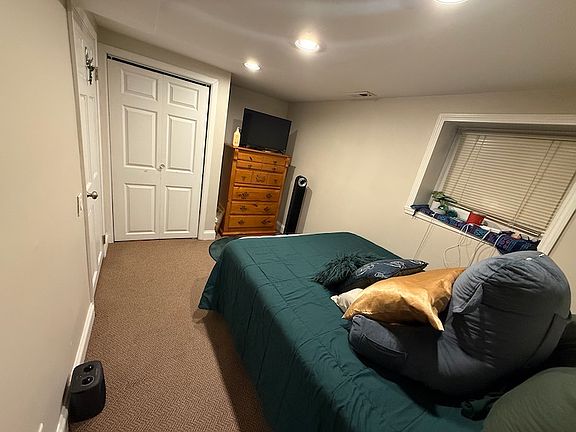 5th image of 1216 W Montana St