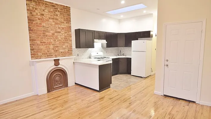 Rented by Park Property Advisors | media 35