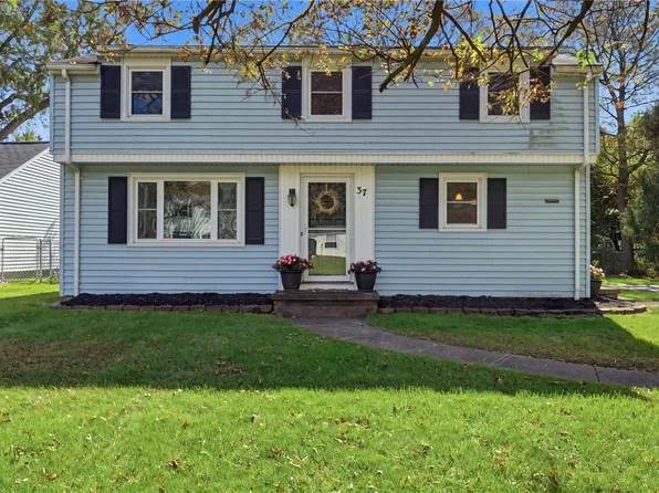 37 Saint Johns Dr, Rochester, NY 14626