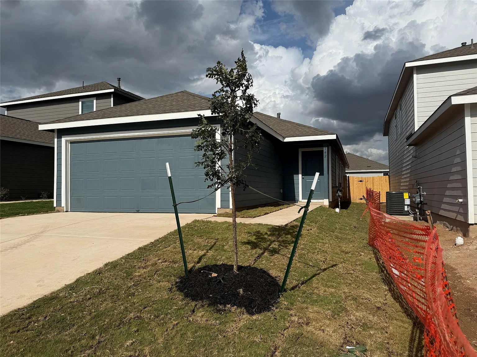 3 bed, 2.0 bath, 1406 sqft, $1,675 — Photo 2