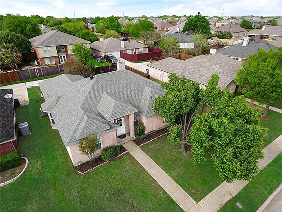 4th image of 406 Vicki Ln