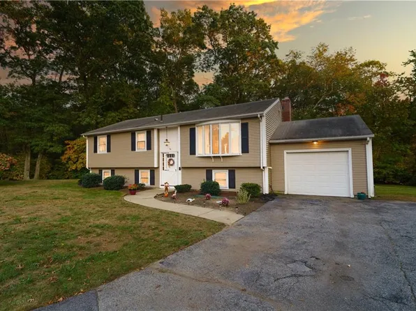 16 Cahir Ct, Warwick, RI 02889