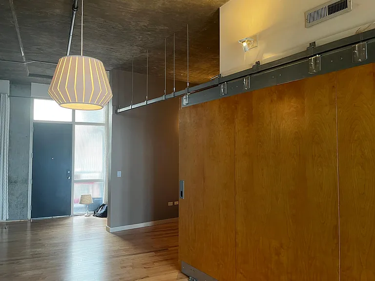 Note, this is an older photo. The light fixture has been removed.