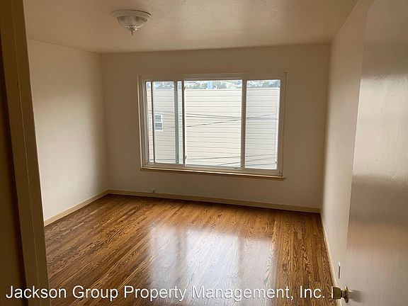 4th image of 4240 Mission St APT 1