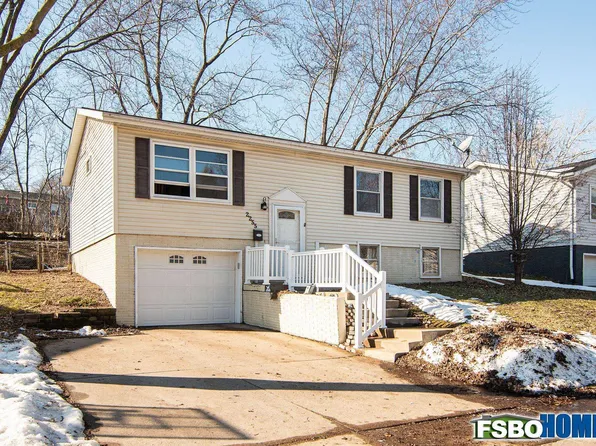 2255 Graham Cir, Dubuque, IA 52002