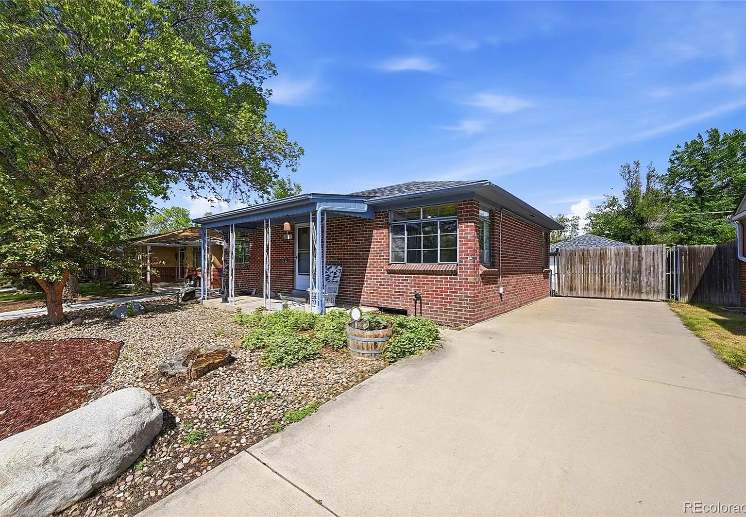 3 bed, 2.0 bath, 1660 sqft, $2,600 — Photo 4