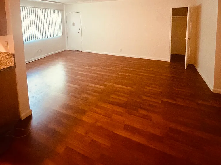 12921 Oxnard St #8 — Photo 6