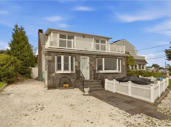 164 Sakonnet Dr, Portsmouth, RI 02871