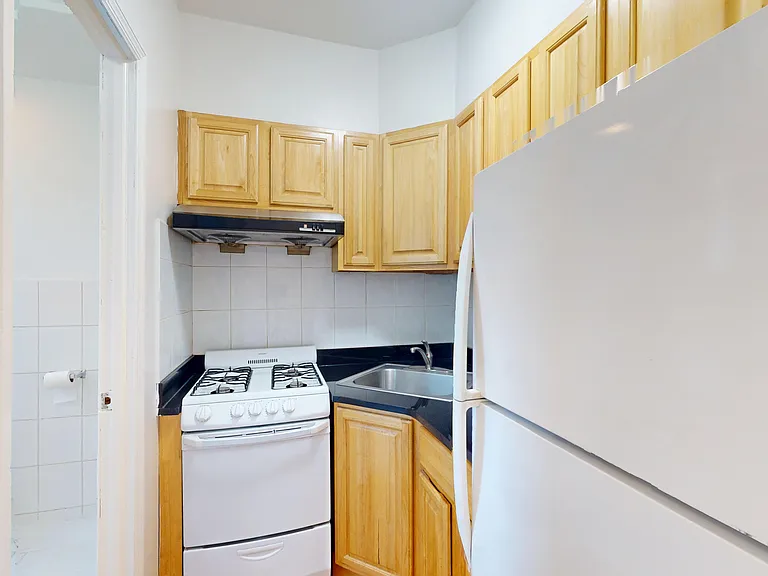 20 Spring St #13 — Photo 2