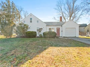103 Aster St, Warwick, RI 02888