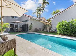 1105 Pin Oak St, Hollywood, FL 33019