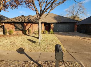 8240 Willis Ln, Watauga, TX 76148