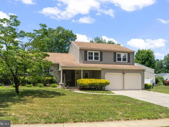 39 Lakeview Dr, Cherry Hill, NJ 08003