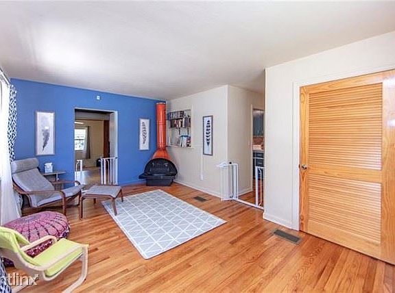 3rd image of 1311 N Bumby Ave