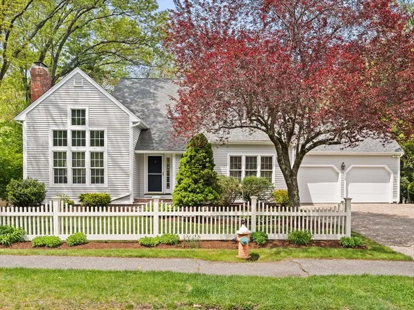 15 Copley Cir, North Andover, MA 01845