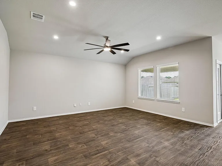 40463 Garden Heights Ln — Photo 10