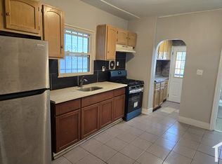 18 W Water St #B, Pinckneyville, IL 62274