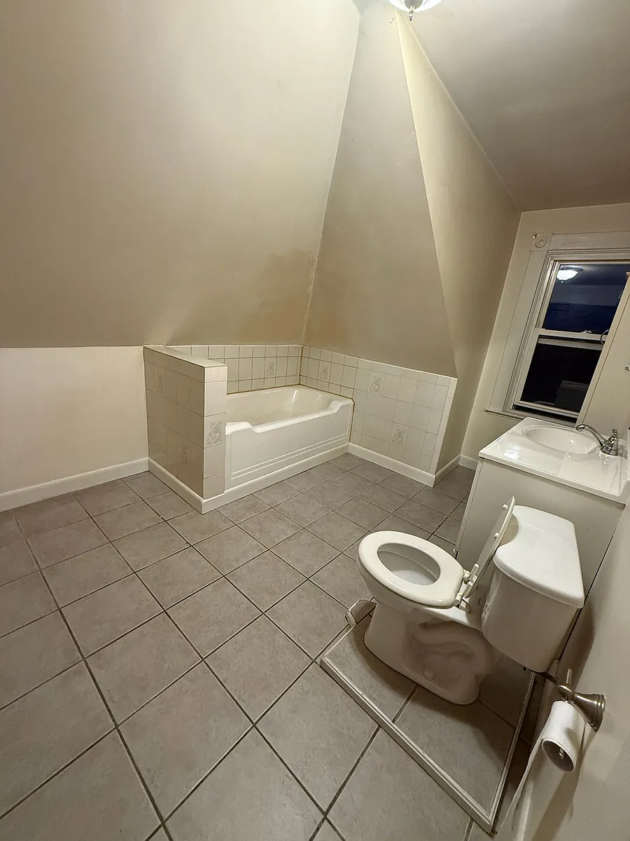 Building Photo - 31 Sidney St #4