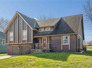 3711 NE Beechwood Dr, Lees Summit, MO 64064