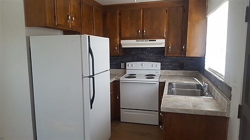 5th image of 3894 Laddell Ave