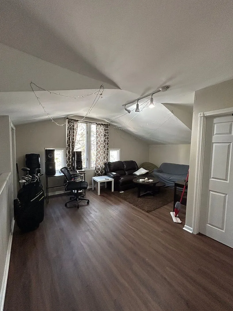 4 bed, 2.0 bath, 1850 sqft, $4,295 — Photo 4