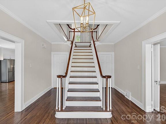 4th image of 504 S Franklin St