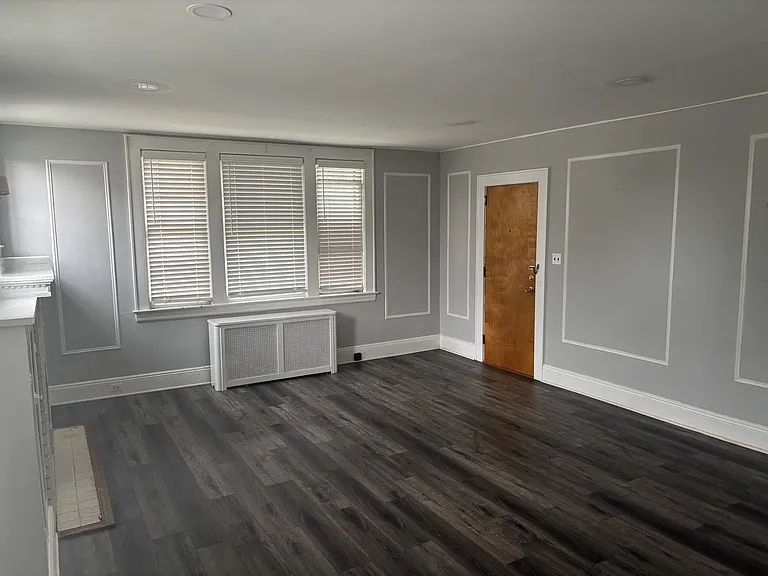 807-809 Schuyler Ave #1R — Photo 2