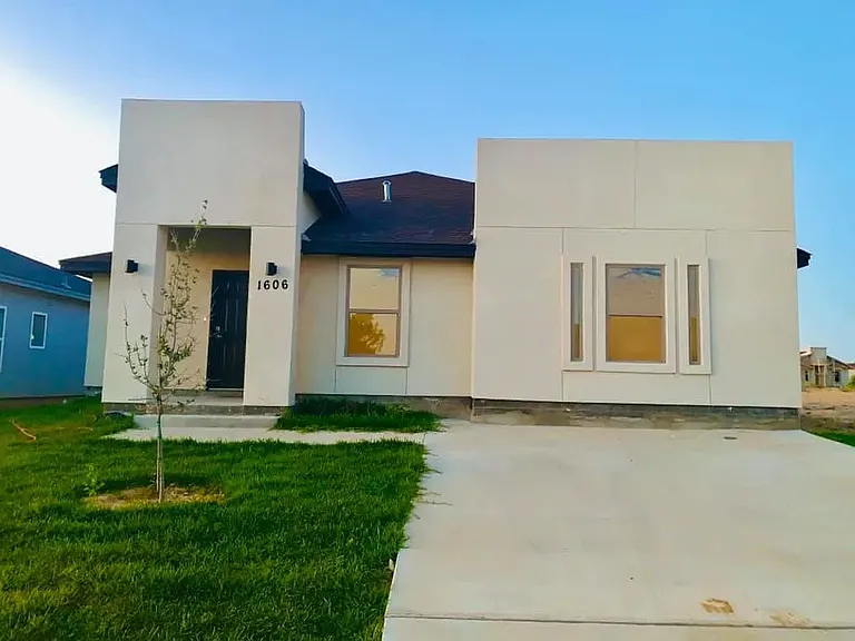 1606 Bilbao Dr — Photo 2