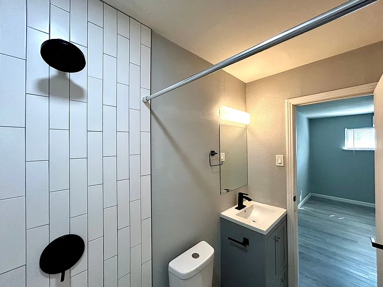 3304 Tom Green St #C — Photo 17