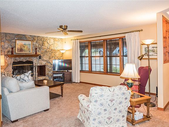 3rd image of 28 Bosworth Cir