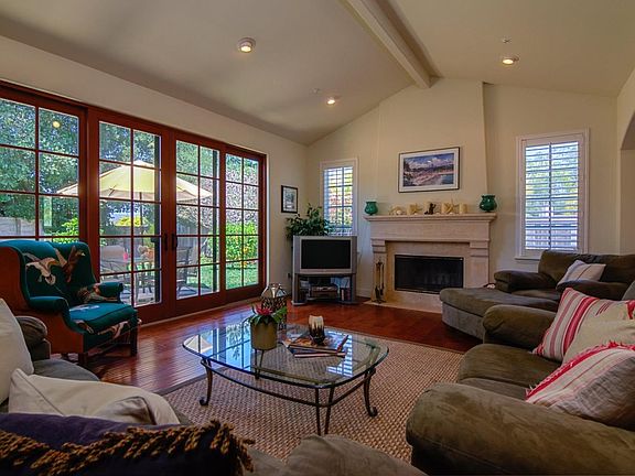 3rd image of 165 Harbor Beach Ct