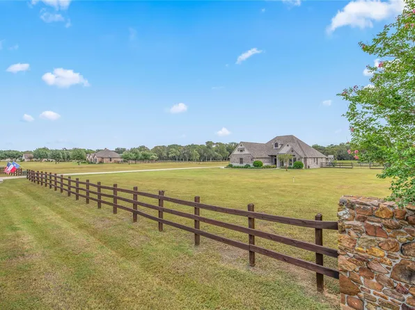 9600 Shadow Creek Trl, Hearne, TX 77859