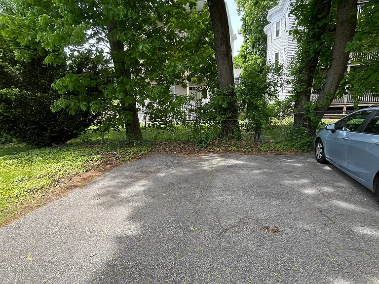 6 Beechcroft St #4 — Photo 11