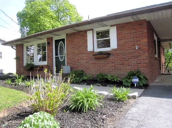 7111 Chambers Hill Rd, Harrisburg, PA 17111
