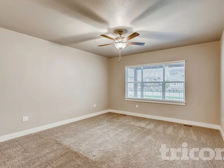 1915 Tidewater Ln — Photo 12