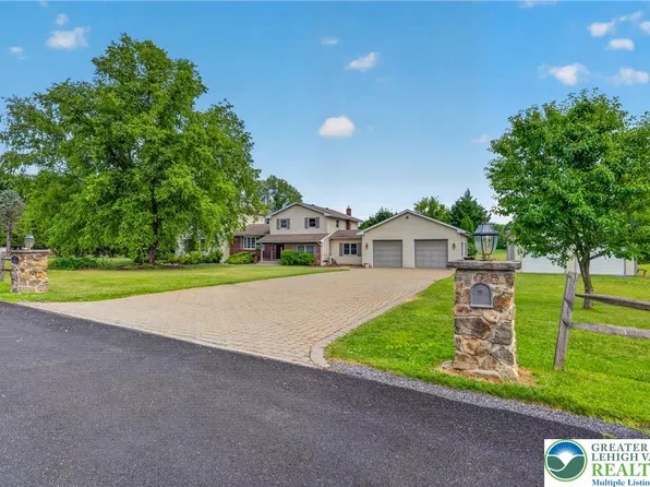 210 Frutchey Ct, Mount Bethel, PA 18343
