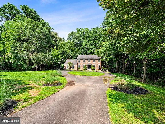 2nd image of 4925 Novak Ln