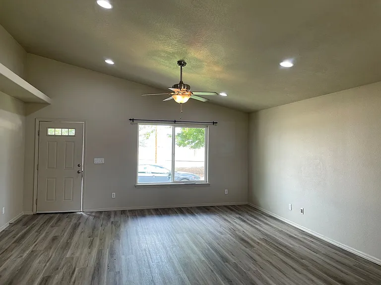 3564 Avenue G — Photo 5