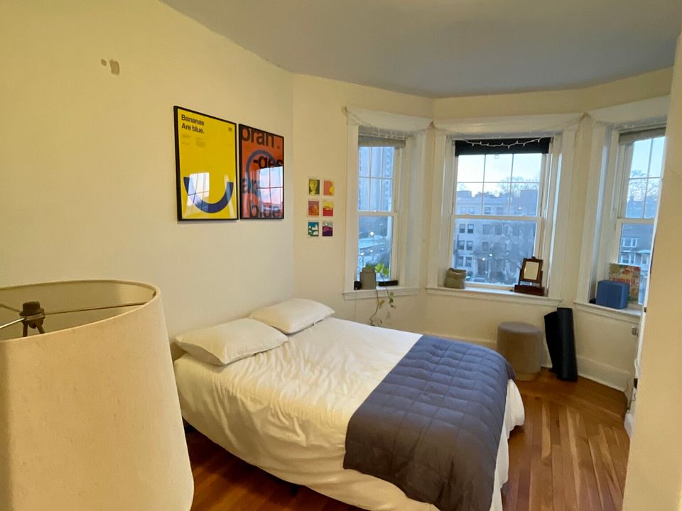 2nd image of 1872 Commons Ave #14