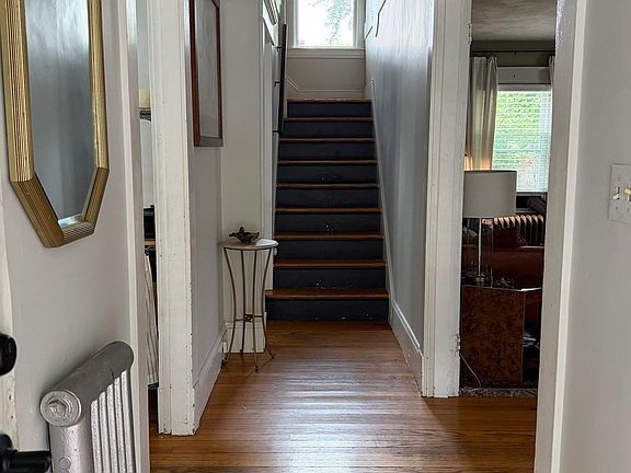 3rd image of 14 Castle St