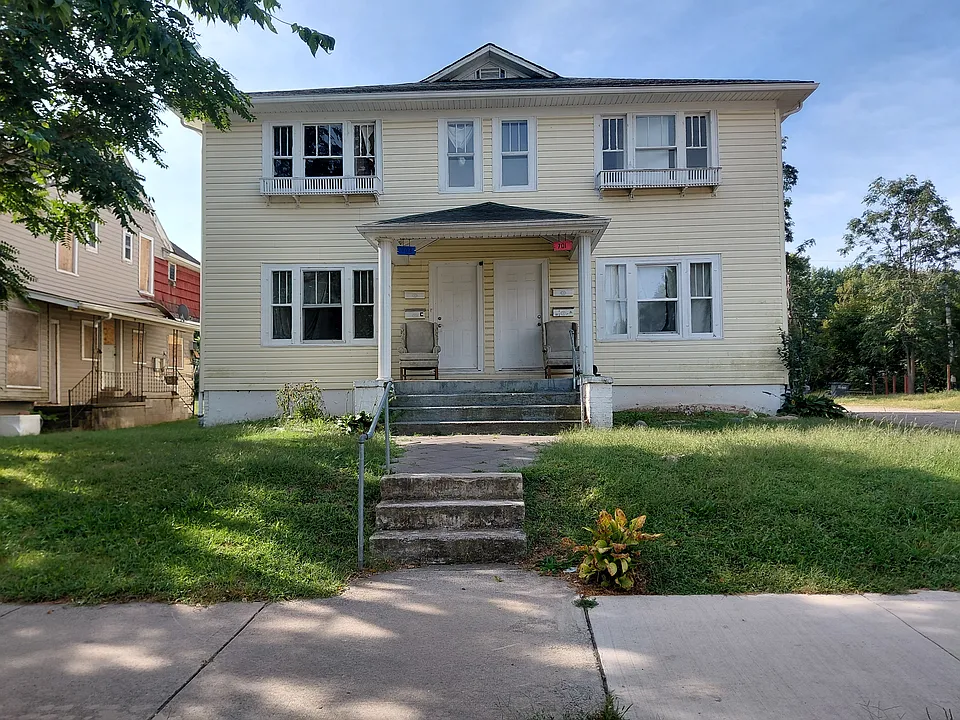 701 & 703 E Walnut St #B