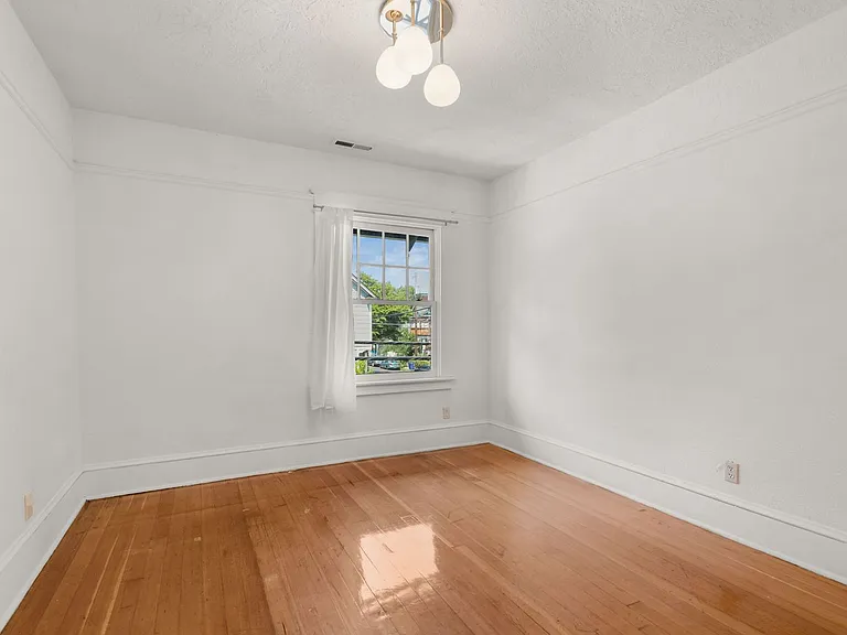 2342 - 2348 SE Ankeny St. — Photo 33