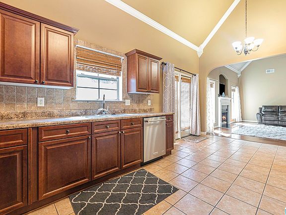 5th image of 165 Eagle Cove Dr