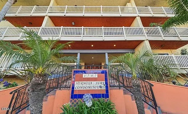 Building Photo - 1707 Pacific Coast Hwy #320