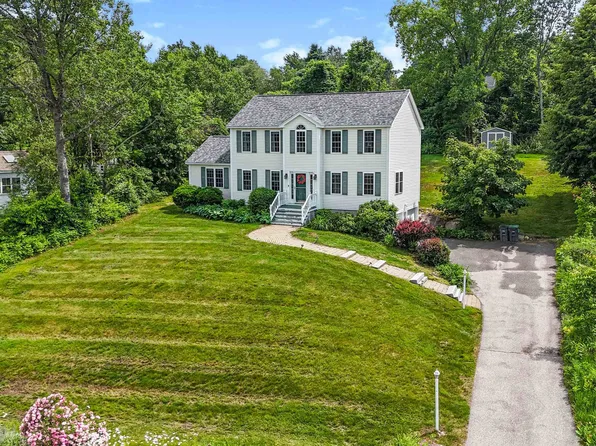 15 Winter Drive, Hooksett, NH 03106