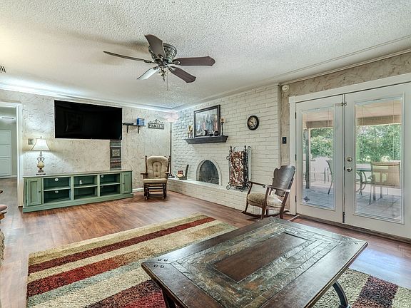 4th image of 608 Field St