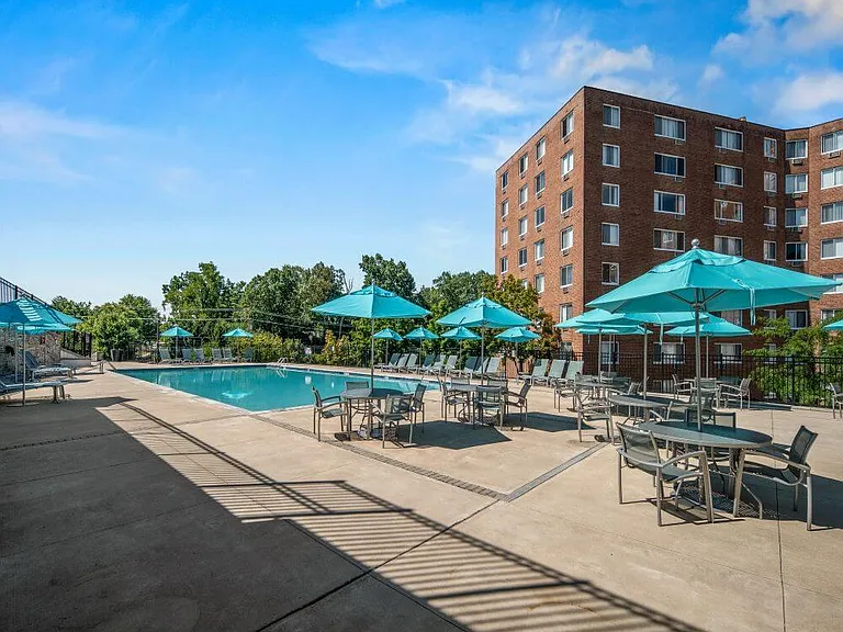100-york-amenities-exteriors-3r