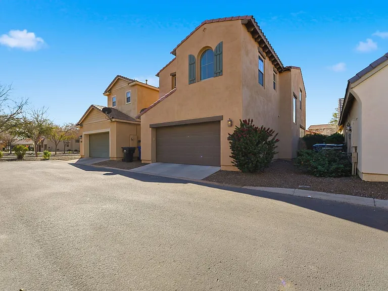 15391 W Dreyfus St — Photo 59