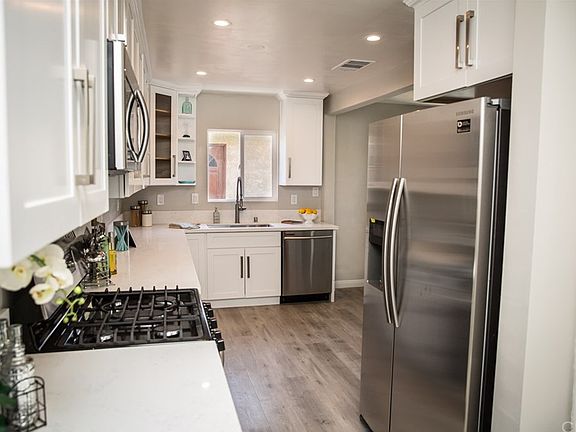 4th image of 4836 Castana Ave