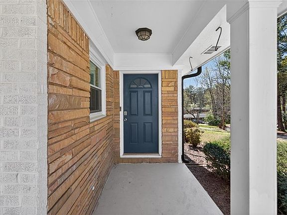 5th image of 3061 Glendale Ct